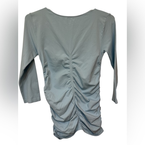 BCBG MaxAzria Blue Ruched 3/4 sleeve Top - Picture 2 of 4